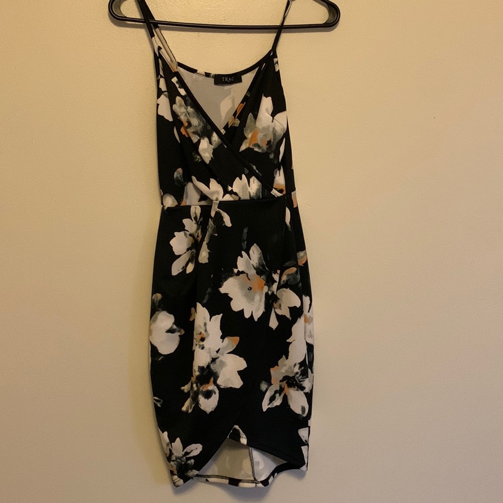 Floral wrap dress size small never been worn